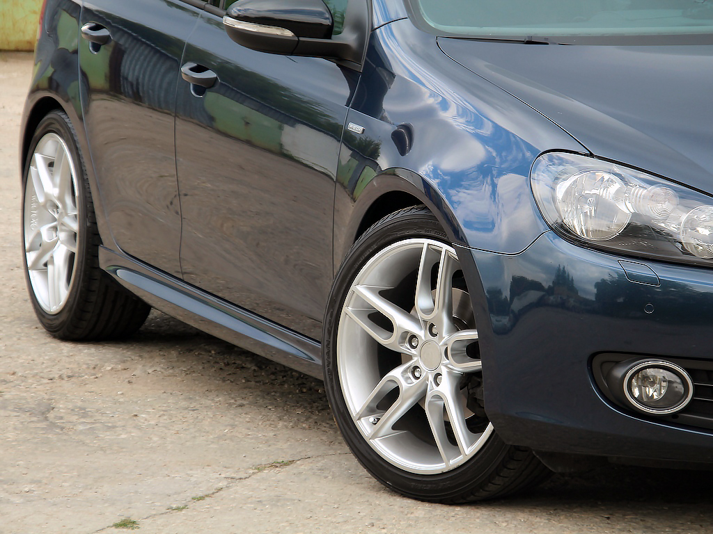 Пороги R-Line VW Golf VI (2008-2012) + УСТАНОВОЧНЫЙ КОМПЛЕКТ