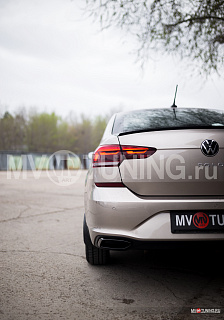 BLACK. Имитация насадок глушителя(выхлопа) крашенные для VW Polo Liftback 2020 - 2023