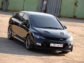 Решетка радиатора(СЕТКА В КОМПЛЕКТЕ) "Mugen Style" Honda Civic 4D (2006-2009) + УСТАНОВОЧНЫЙ КОМПЛЕКТ