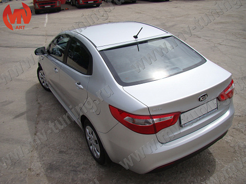 Козырек на стекло Kia Rio III (2011 - 2017) + УСТАНОВОЧНЫЙ КОМПЛЕКТ