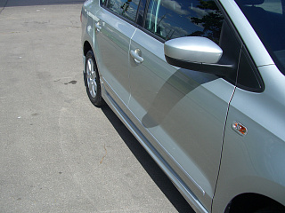 Пороги Volkswagen Polo Sedan (2010 - 2020) Текстурный Пластик + УСТАНОВОЧНЫЙ КОМПЛЕКТ