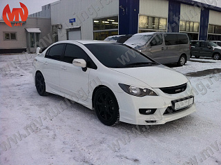 Решетка радиатора (СЕТКА В КОМПЛЕКТЕ) "Mugen Style" Honda Civic 4D (2009-2012) + УСТАНОВОЧНЫЙ КОМПЛЕКТ