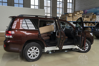 Электрические Пороги ATS для Toyota Land Cruiser LC200 (только в комплекте с юбкой)
